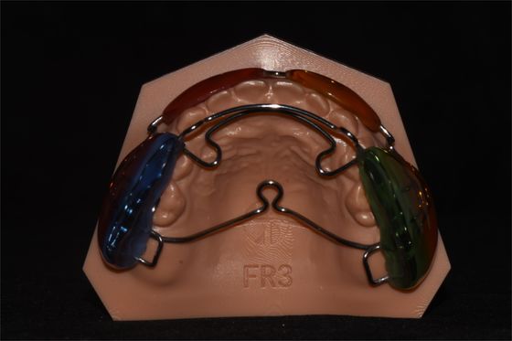 Frankel III Médecin de l'appareil fonctionnel orthodontique en mal-occlusion